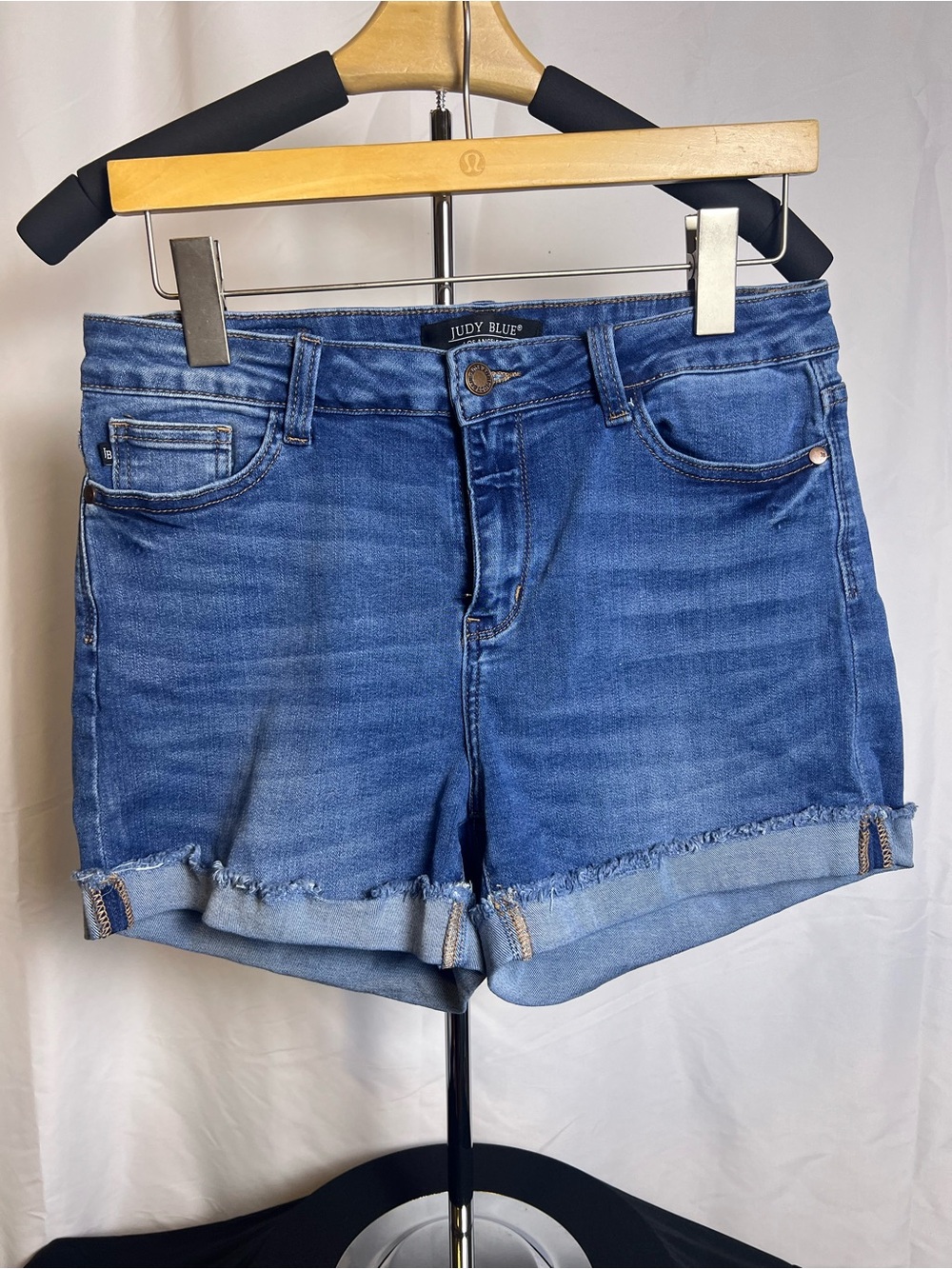 Judy Blue Mid Rise Cuffed Frayed Denim Shorts Medium Wash Size Large